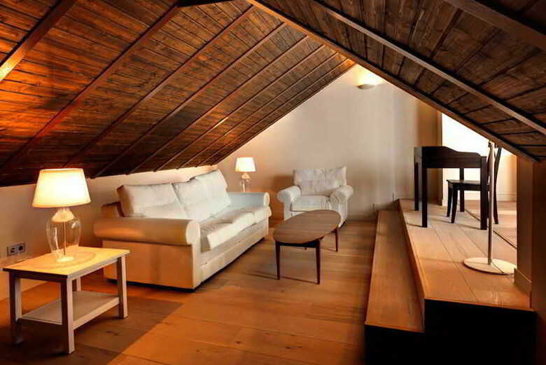 Aparthotel Elvira Suites