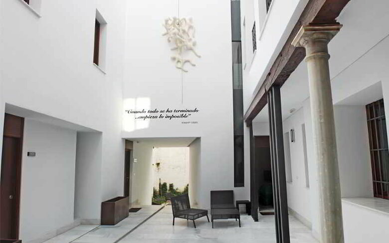 Aparthotel Elvira Suites