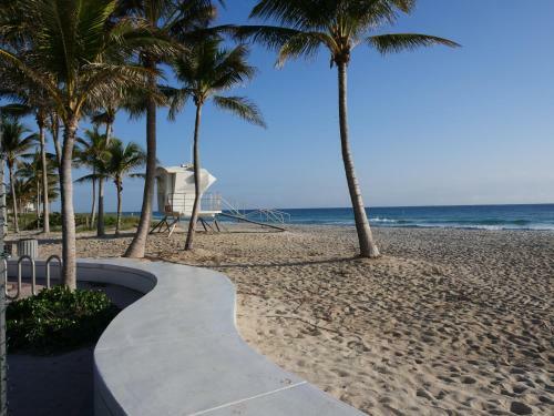 Hotel Holiday Isle Yacht Club