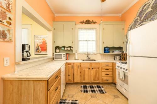 Castaway Cottage