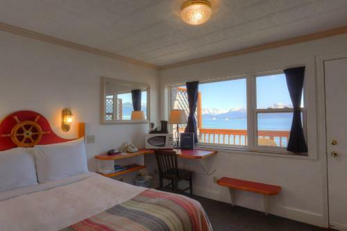Hotel Land's End Resort