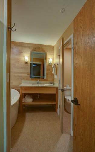 Hotel Land's End Resort