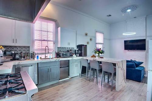 Apartamentos Five Br - Sleeps 10! Steps From French Quarter