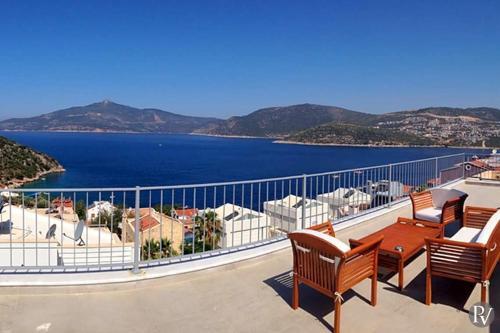 Kalkan Villa Sleeps 8 Pool Air Con Wifi