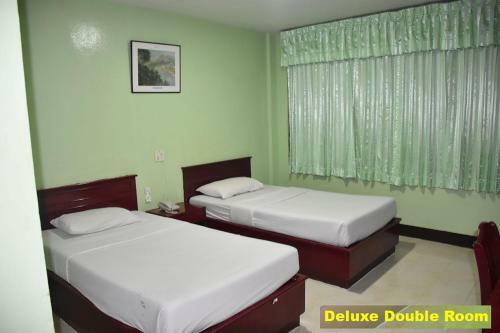 Posada Woodlands Inn
