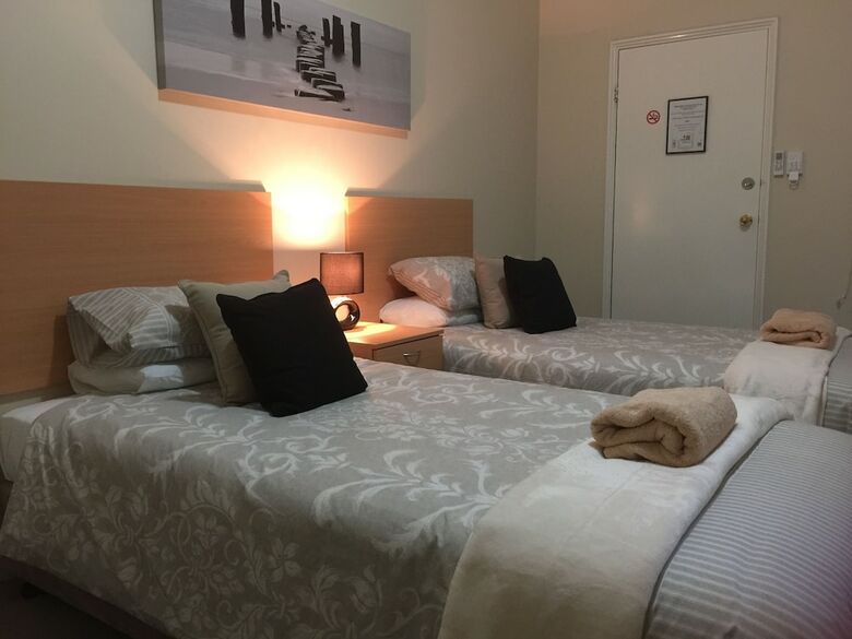 Motel The Nosh & Nod - Howick Street