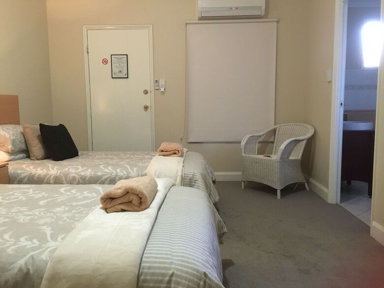 Motel The Nosh & Nod - Howick Street