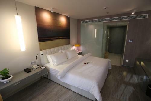 Metropolo Baotou Railway Station And Science University Hotel