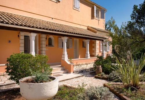 Kassiopi Villa Sleeps 10 Pool Air Con Wifi