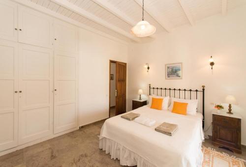 Kassiopi Villa Sleeps 10 Pool Air Con Wifi