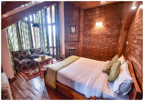 Hotel Cedar Inn
