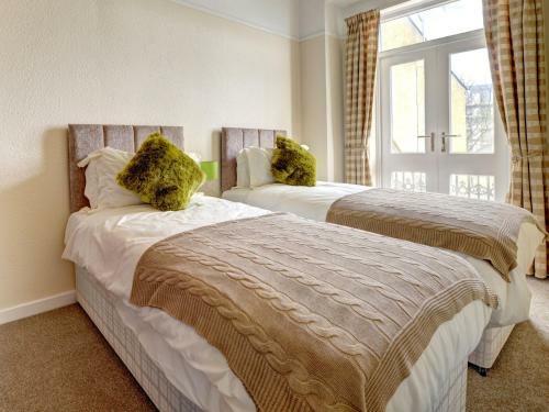 Spacious Holiday Home In Tenby With Garden