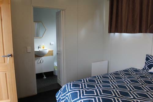 Motel Under The Mount