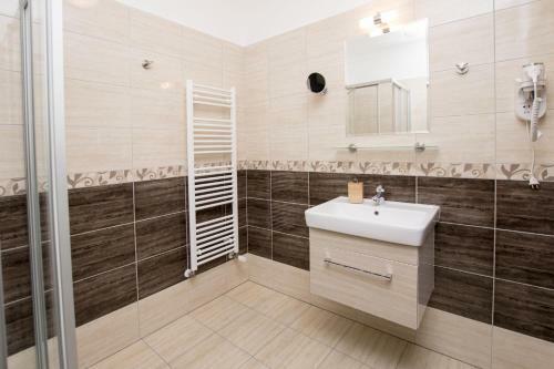 Hotel Wellness Penzion Medli?ky