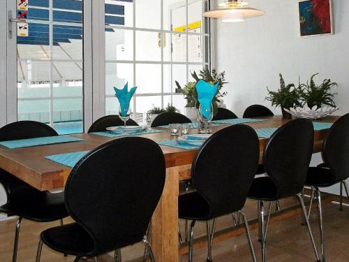 Six-bedroom Holiday Home In Harbo�re 2