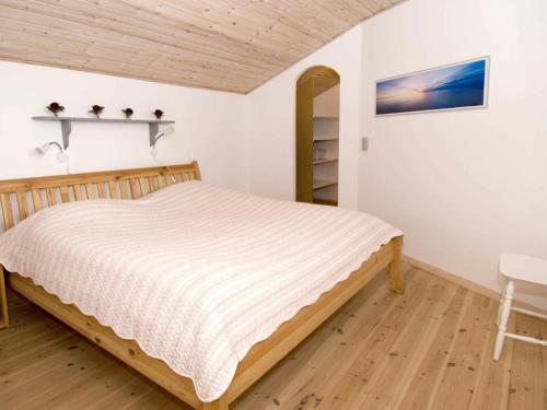 Three-bedroom Holiday Home In Harbo�re 22
