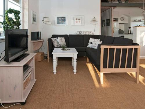 Three-bedroom Holiday Home In Harbo�re 22