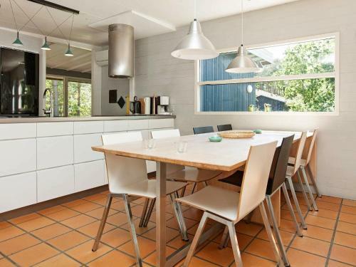 Five-bedroom Holiday Home In Knebel 1