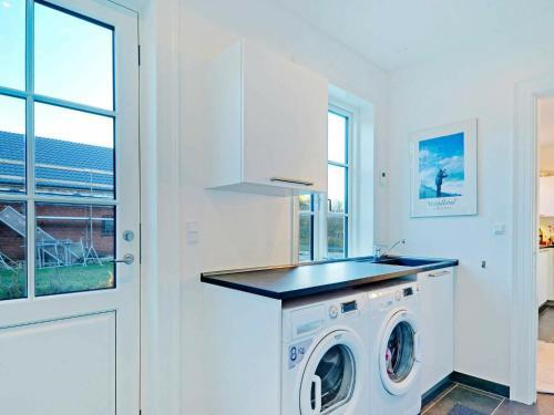 Five-bedroom Holiday Home In Oksb�l 3