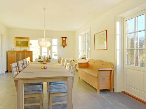 Five-bedroom Holiday Home In Oksb�l 3