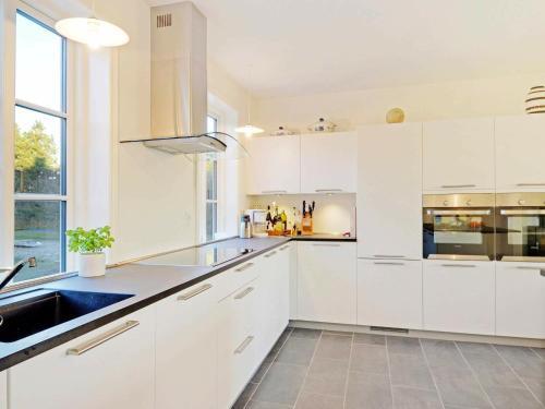Five-bedroom Holiday Home In Oksb�l 3