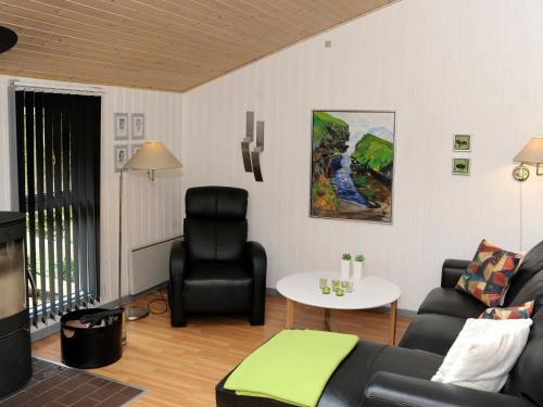 Two-bedroom Holiday Home In Oksb�l 7