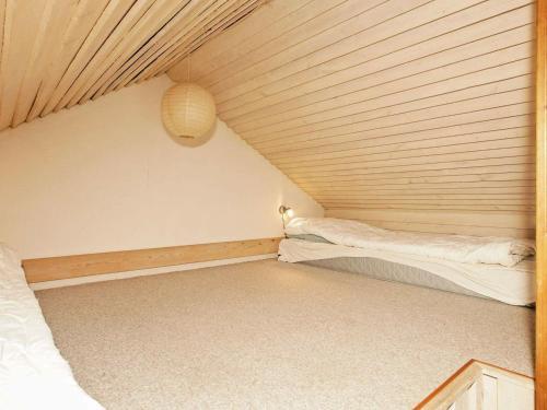 Two-bedroom Holiday Home In Hvide Sande 2