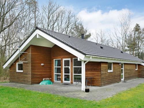 Three-bedroom Holiday Home In Oksb�l 25