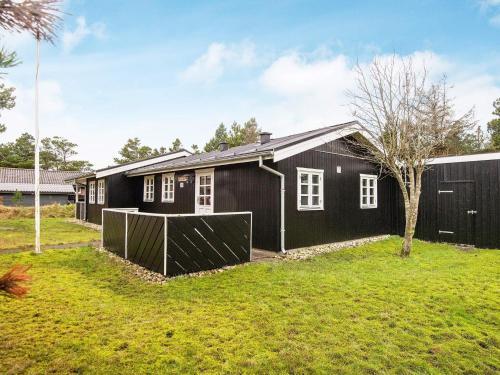 Three-bedroom Holiday Home In Oksb�l 43