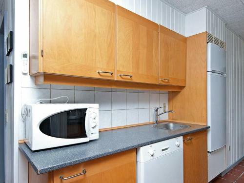 Three-bedroom Holiday Home In Oksb�l 49