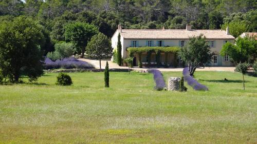 Cuges-les-pins Villa Sleeps 12 Pool Wifi
