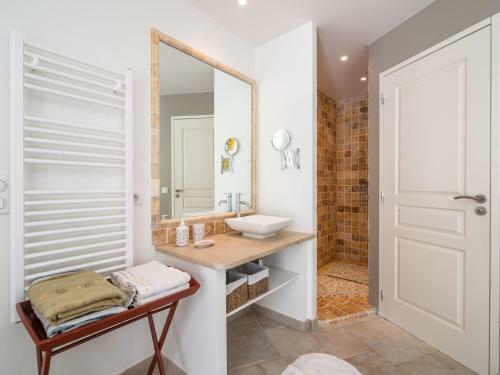 Luxurious Villa In Le Plan-de-la-tour With Swimming Pool
