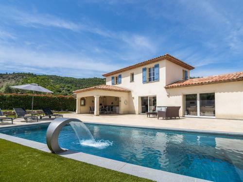 Luxurious Villa In Le Plan-de-la-tour With Swimming Pool