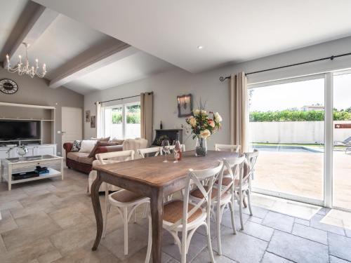 Luxurious Villa In Le Plan-de-la-tour With Swimming Pool