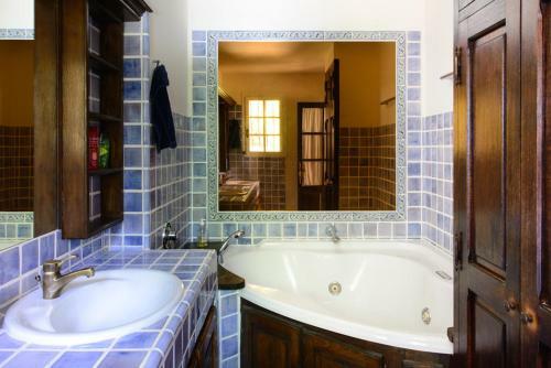 La Garde-freinet Villa Sleeps 8 Pool Air Con Wifi
