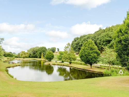 Hollies Lodge