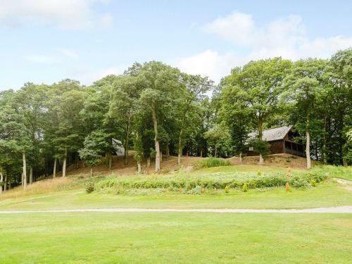 Hollies Lodge