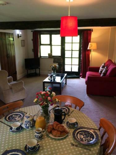 Jay Apartment At Cwmchwefru Cottages