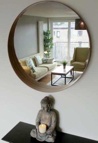 2 Bedroom Apartment With Free Parking Sleeps 4