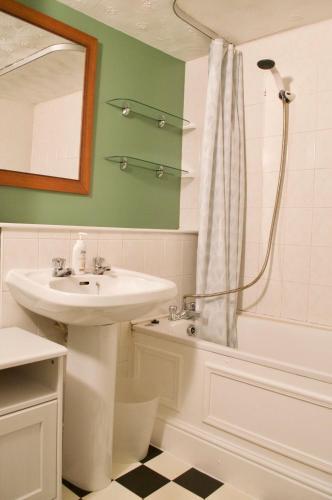 2 Bedroom Abbeyhill Apartment Sleeps 4
