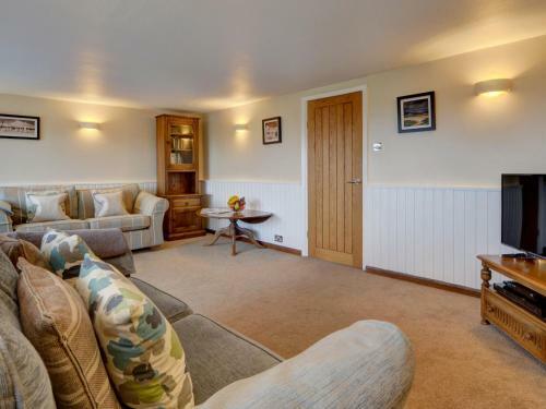 Spacious Holiday Home In Ilkerton With Garden