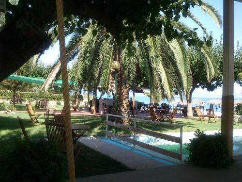 Hostal Evoikos Beach & Resort