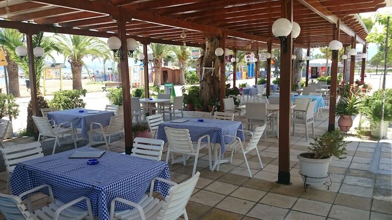 Hostal Flisvos Rooms