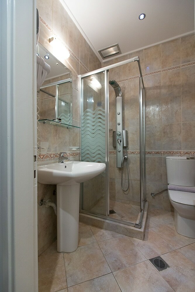 Hostal Flisvos Rooms