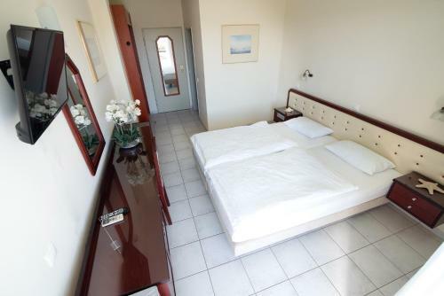 Dionisos Hotel
