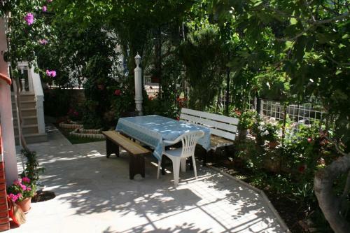 Apartments By The Sea Igrane, Makarska - 6840