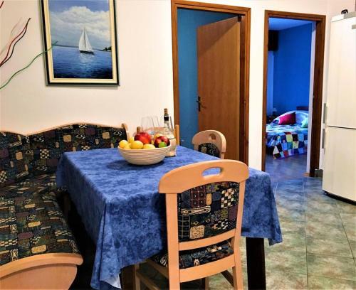 Apartments By The Sea Rogac, Solta - 5166