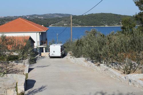 Apartments By The Sea Necujam, Solta - 8647
