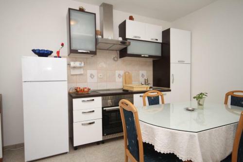 Apartments By The Sea Necujam, Solta - 8647