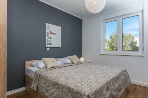 Bozi, Luxury Apartment By The Beach For 8